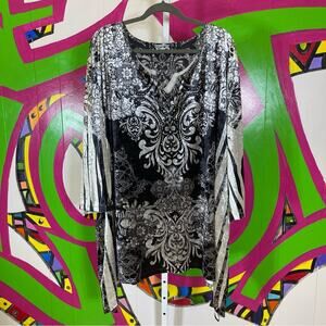 Shiny Silver and Black Velvety Blouse. Size similar to a 5X. In excellent cond!